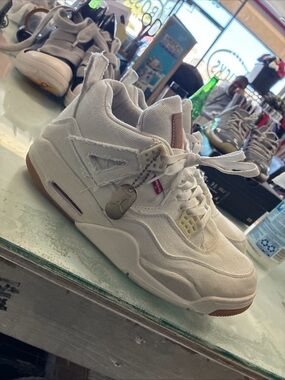 Air Jordan 4 Retro Levi’s White AO2571100 White/White Size 11 Pre Owned FUFU
